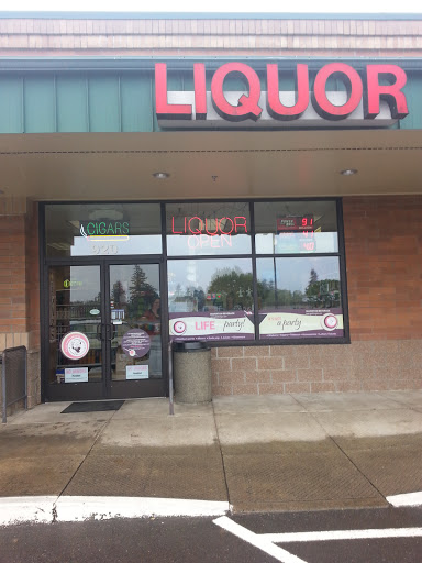 Liquor Store «Silverton Beverage», reviews and photos, 920 N 1st St, Silverton, OR 97381, USA