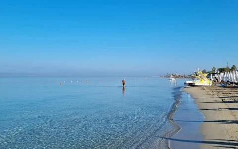 Spiaggia libera image