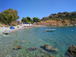 Asini mikri beach'in fotoğrafı çok temiz temizlik seviyesi ile