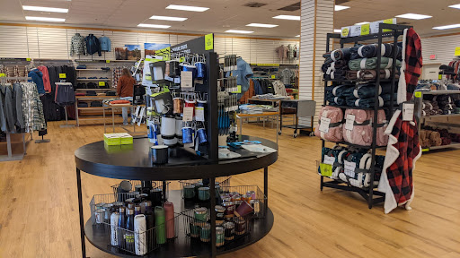 Clothing Store «Eddie Bauer Outlet», reviews and photos, 230 Outlet Village Blvd, Lebanon, TN 37090, USA