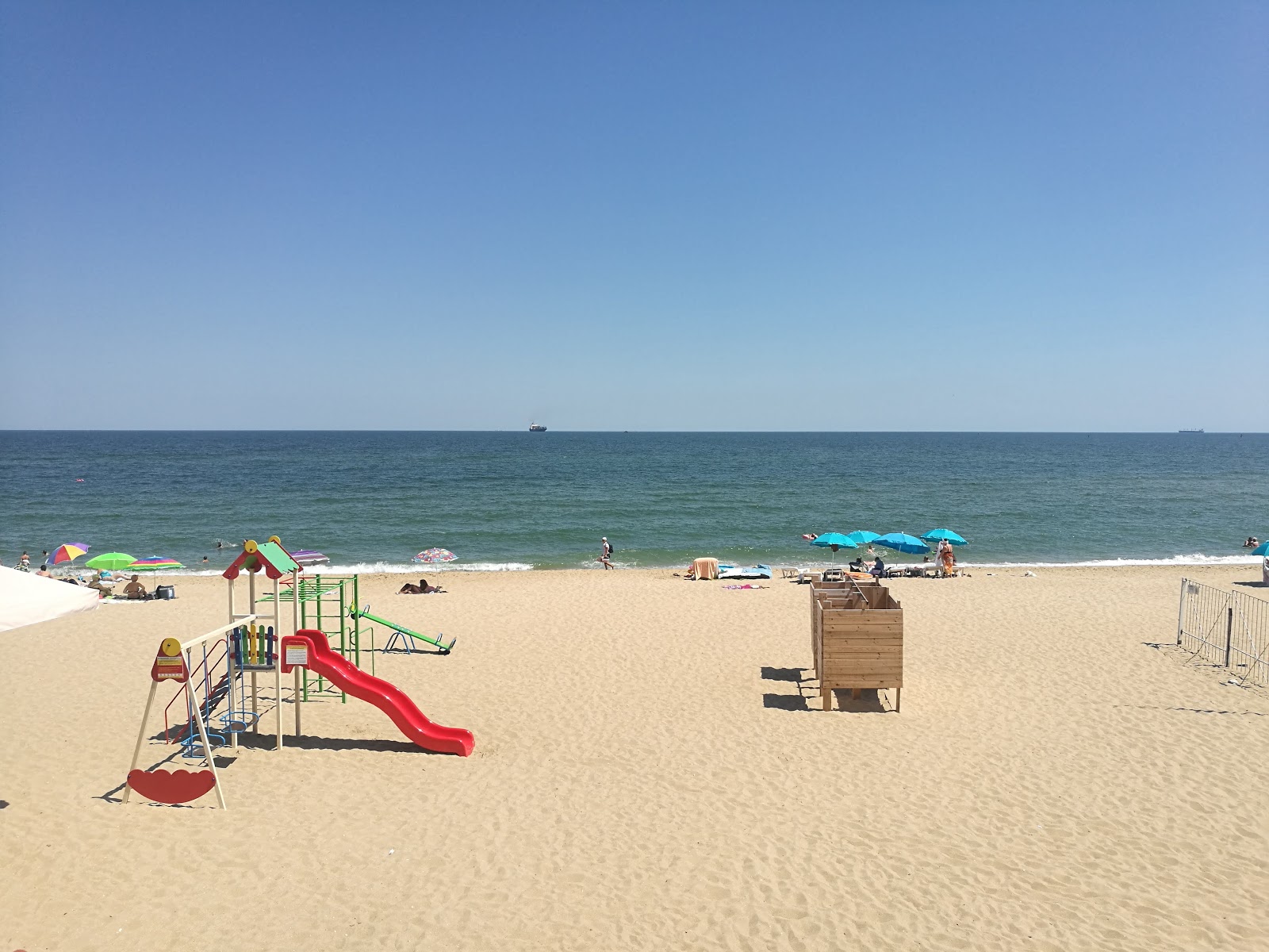 Photo de Plyazh Rybnyy Port - endroit populaire parmi les connaisseurs de la détente