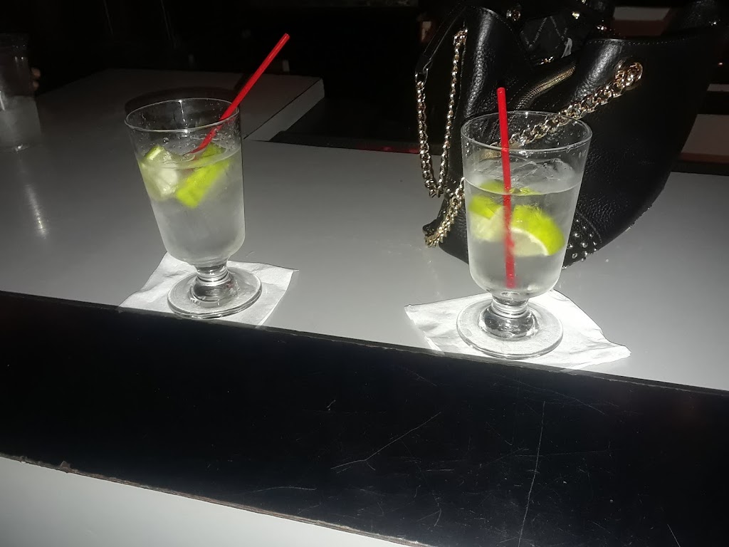 Bankos Lounge 48238
