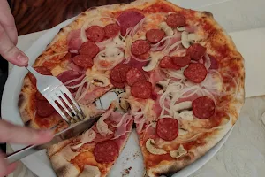 Pizza Milano image