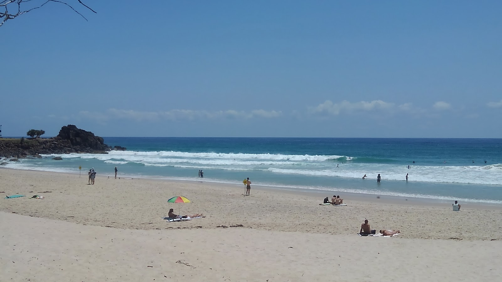 Duranbah Beach的照片 带有碧绿色纯水表面