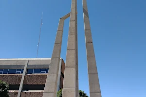 Monumento La Ciudad que Capturó el Sol image