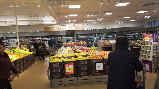 Grocery Store «Stop & Shop», reviews and photos, 111 Vredenburgh Ave, Yonkers, NY 10704, USA