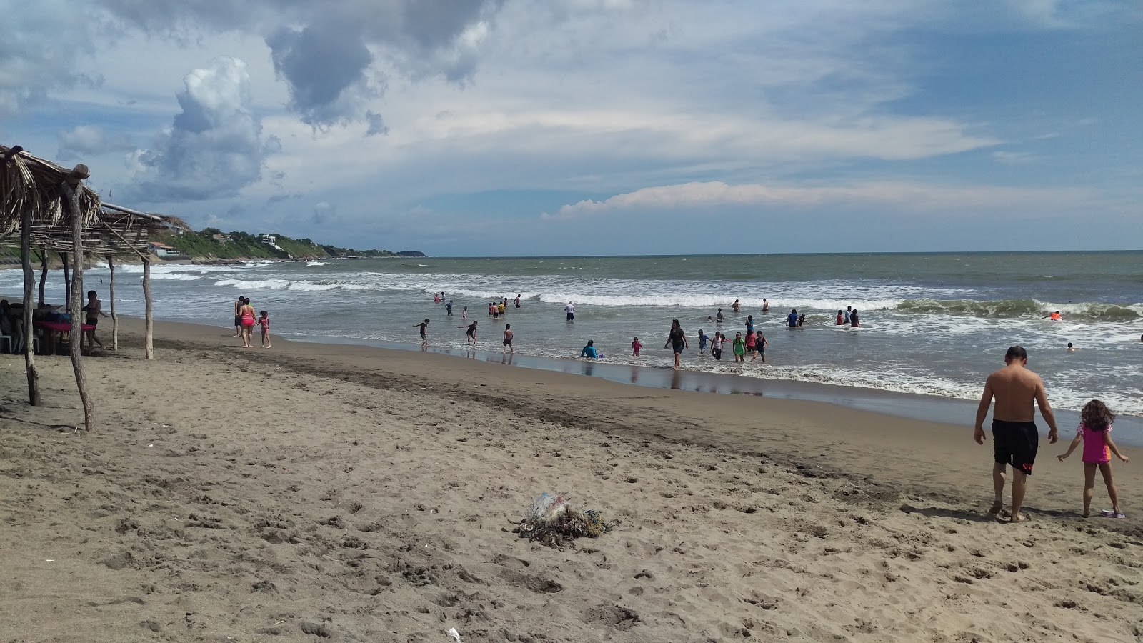 Foto di Spiaggia di Casares e l'insediamento