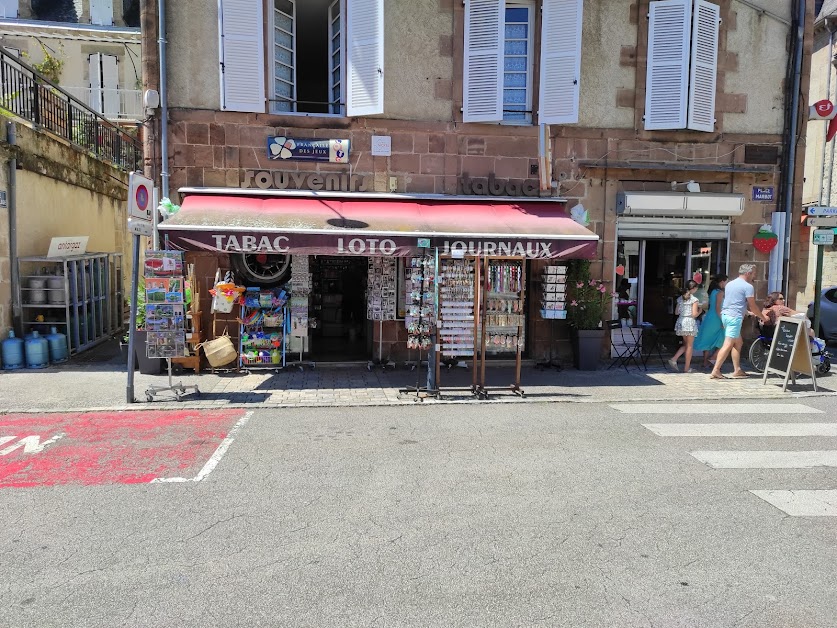 Tabac de la poste, côté boutique. à Beaulieu-sur-Dordogne