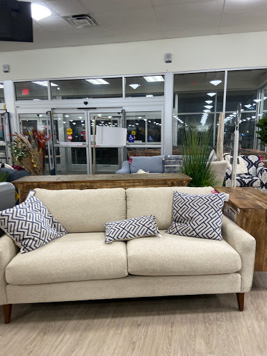 Department Store «T.J. Maxx & HomeGoods», reviews and photos, 221 N West End Blvd, Quakertown, PA 18951, USA