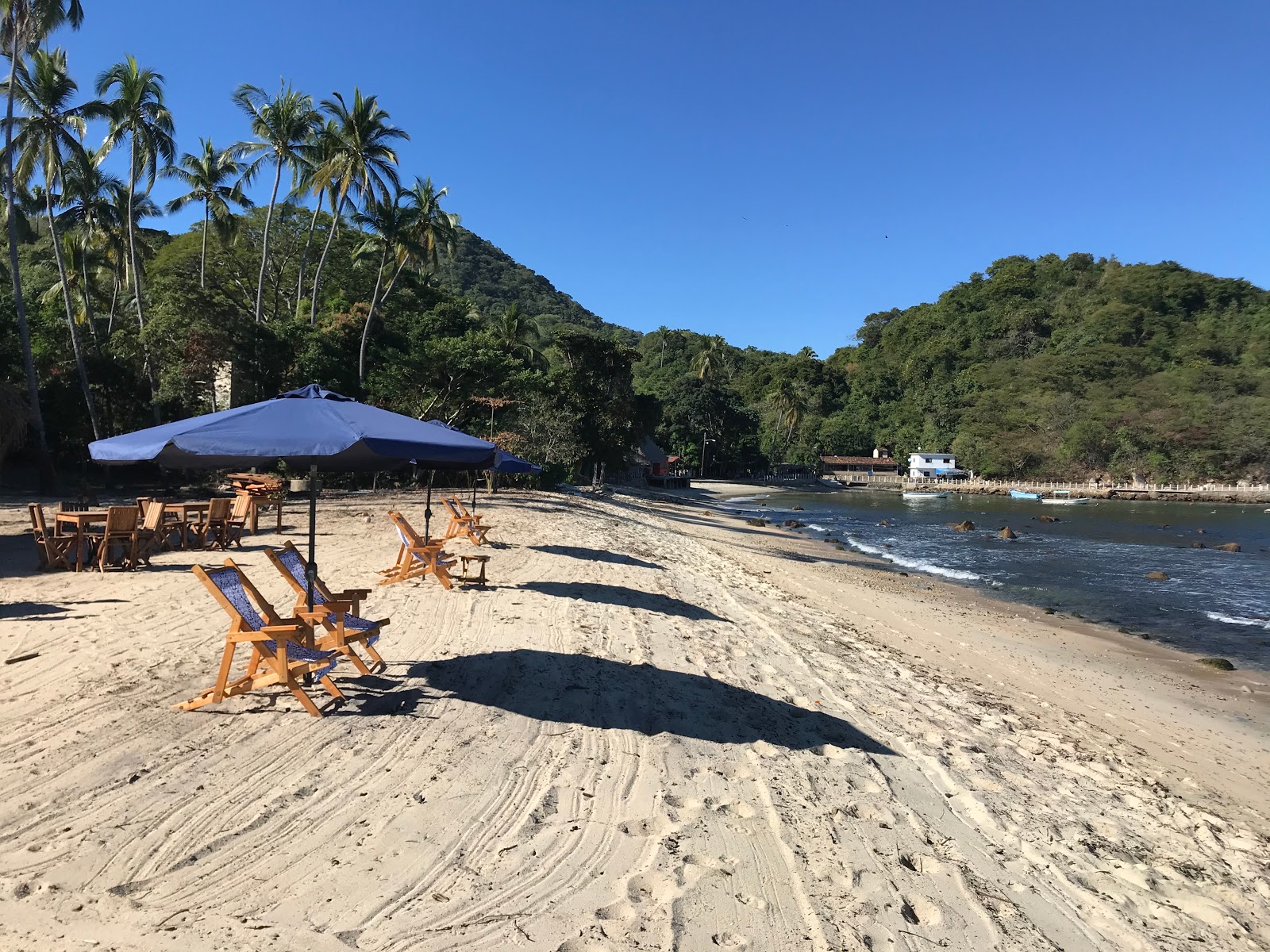 Zdjęcie Quimixto beach I z powierzchnią beżowy piasek
