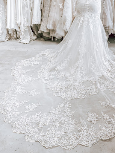 Bridal Shop «Strut Bridal Salon - Sizes 12+», reviews and photos, 226 W Southern Ave, Tempe, AZ 85282, USA