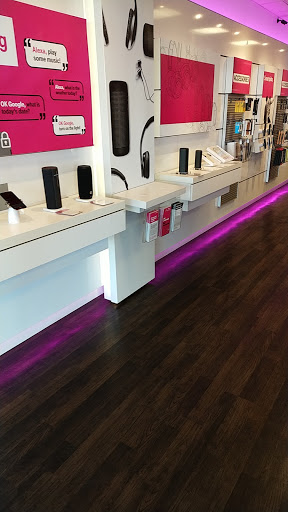 Cell Phone Store «T-Mobile», reviews and photos, 3018 Donnell Dr #4, Forestville, MD 20747, USA