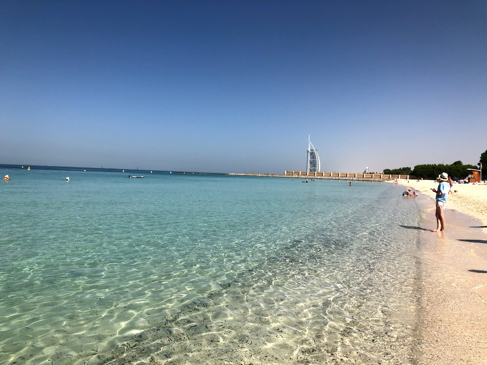 Foto de Al Sufouh Beach - lugar popular entre os apreciadores de relaxamento