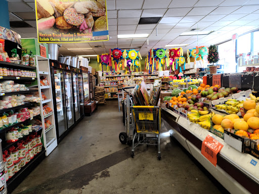 Mexican Grocery Store «La Huerta Mexican & Latin Market», reviews and photos, 405 E Smith St, Kent, WA 98030, USA