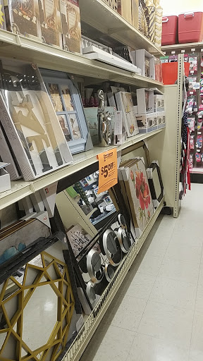 Dollar Store «FAMILY DOLLAR», reviews and photos, 7003 Lankford Hwy, Oak Hall, VA 23416, USA