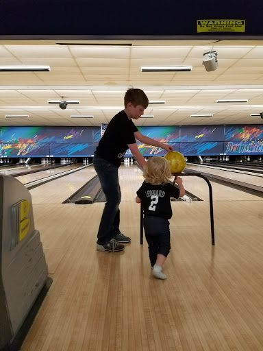 Bowling Alley «Brunswick Zone Thousand Oaks Bowl», reviews and photos, 4330 Thousand Oaks, San Antonio, TX 78217, USA