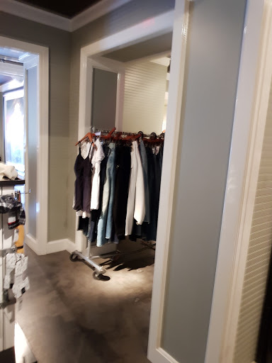 Clothing Store «Abercrombie & Fitch», reviews and photos, 1950 Northern Blvd #3, Manhasset, NY 11030, USA