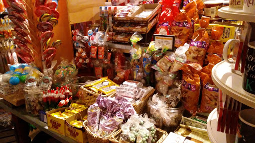 American Restaurant «Cracker Barrel Old Country Store», reviews and photos, 111 Dunson Ln, Davenport, FL 33896, USA