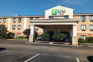 Holiday Inn Express & Suites Alliance, an IHG Hotel image