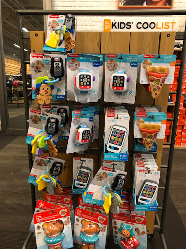 Shoe Store «DSW Designer Shoe Warehouse», reviews and photos, 7321 Lake St, River Forest, IL 60305, USA