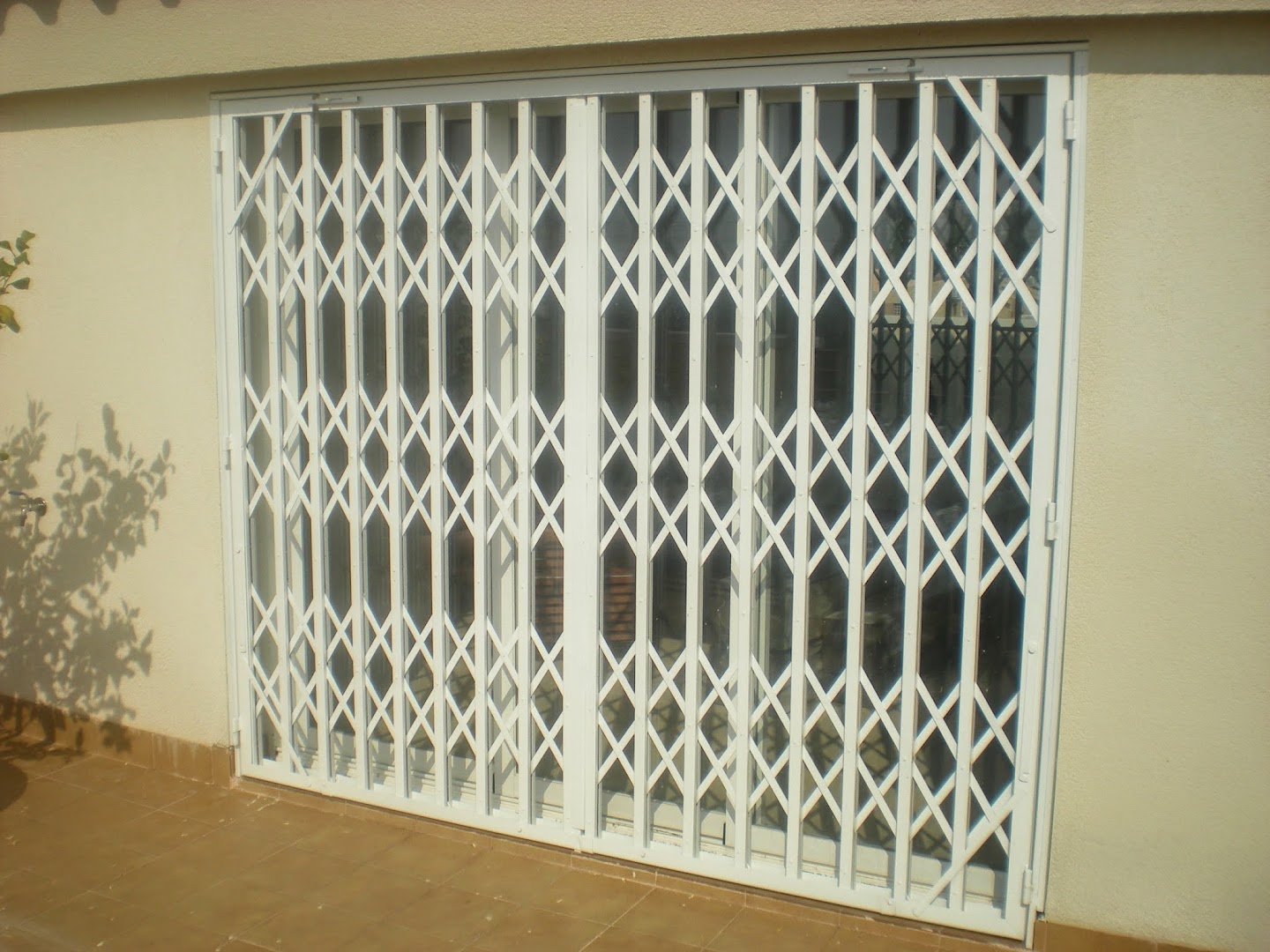 Puertas Framu: Fabricante de puertas de garaje