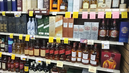 Liquor Store «Plainsboro Wine & Liquor», reviews and photos, 10 Schalks Crossing Rd #7, Plainsboro Township, NJ 08536, USA