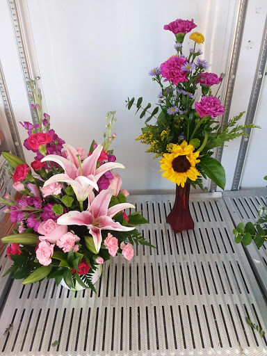 Florist «Send Your Love Flowers & Balloons», reviews and photos, 1417 SW Military Dr, San Antonio, TX 78221, USA