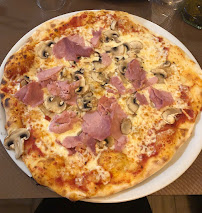 Pizza du Restaurant italien Via Veneto à Issy-les-Moulineaux - n°7