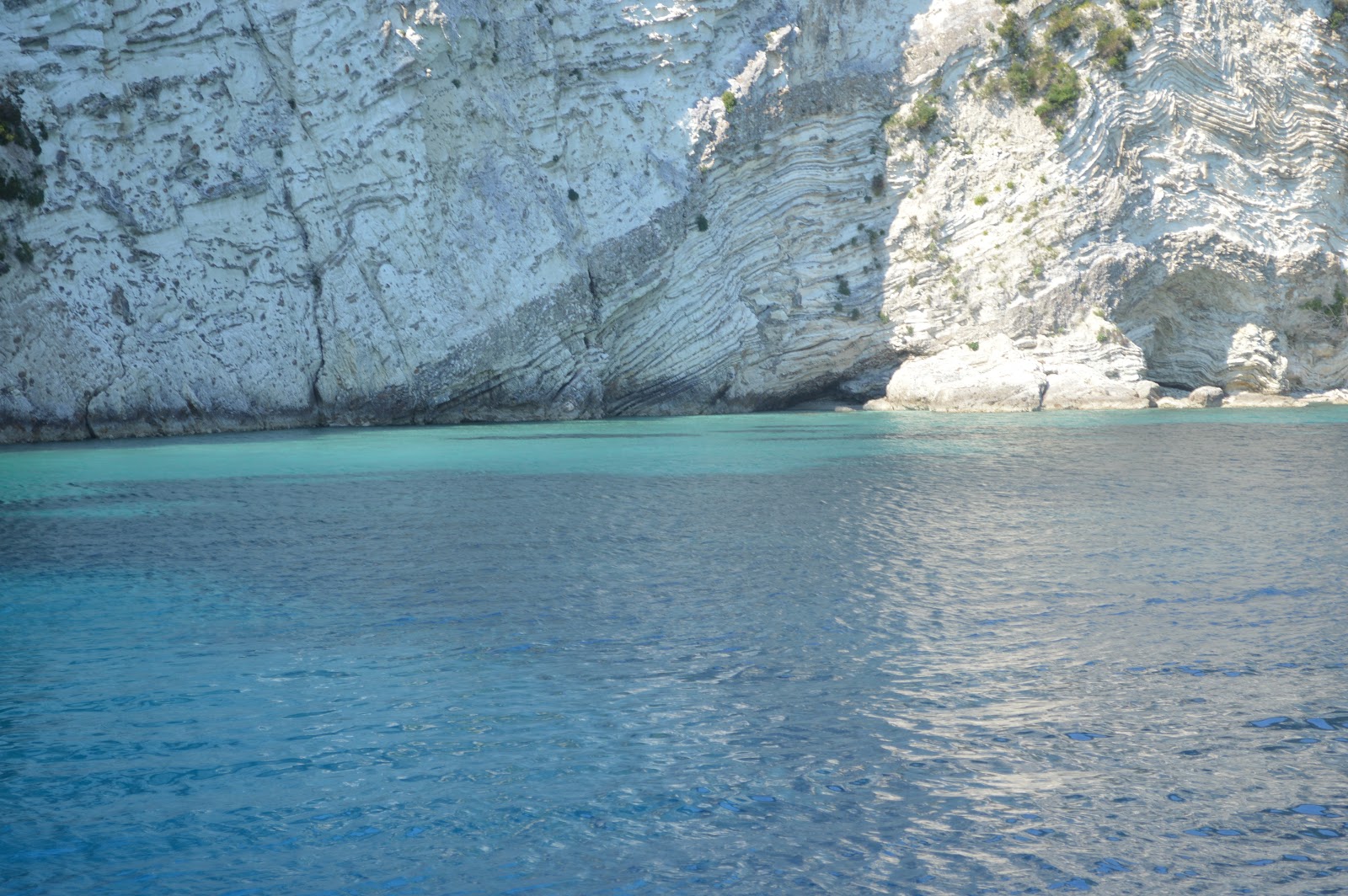 Photo of Atokos beach II with turquoise pure water surface