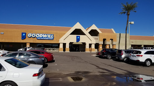 Thrift Store «7th St & Union Hills Goodwill Retail Store & Donation Center», reviews and photos, 710 E Union Hills Dr, Phoenix, AZ 85024, USA