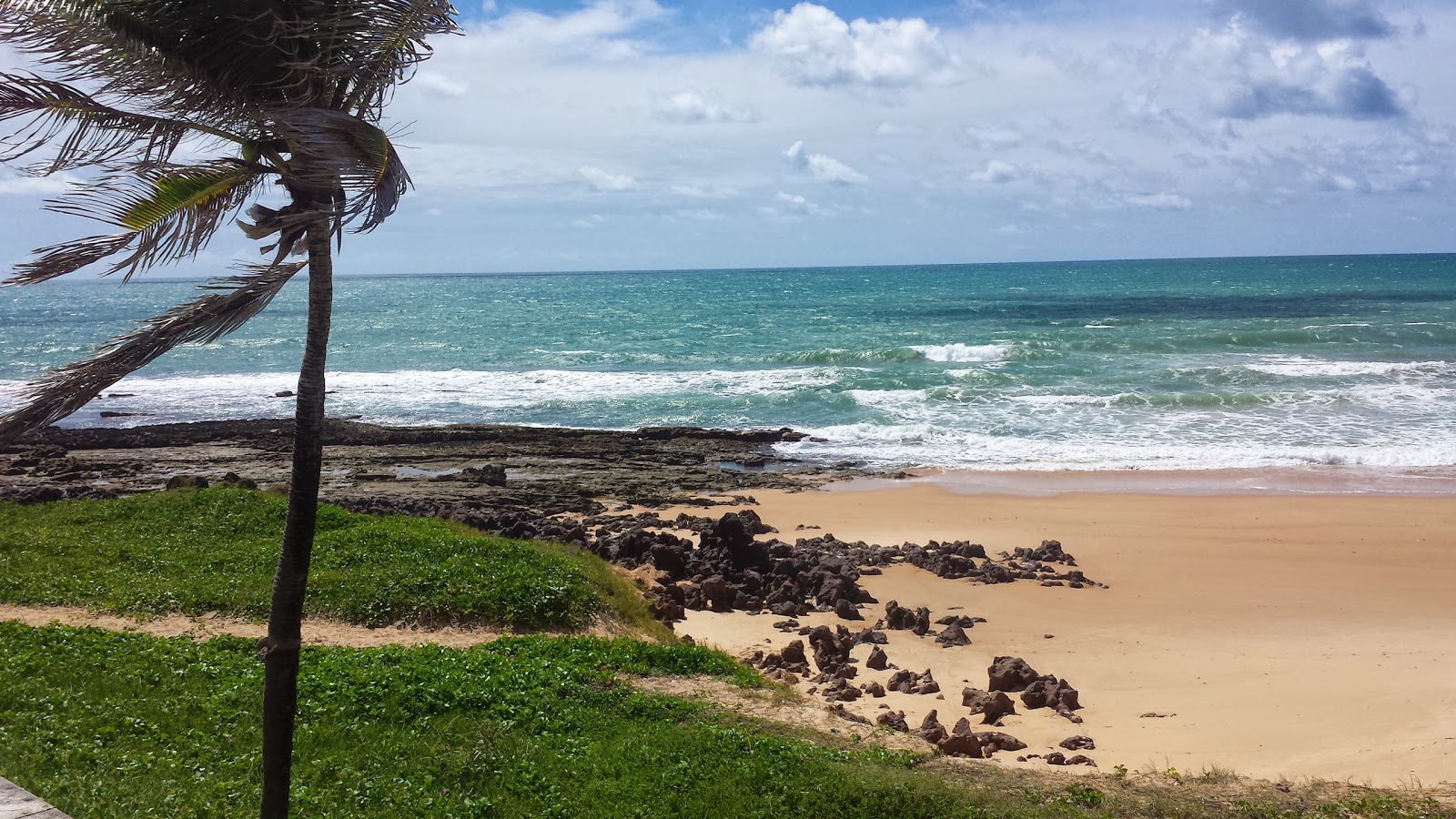 Foto van Mae Luiza Beach met turquoise puur water oppervlakte