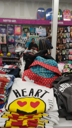 Variety Store «Five Below», reviews and photos, 1554 Butterfield Rd, Downers Grove, IL 60515, USA