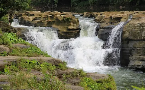 Nafakum Waterfalls image