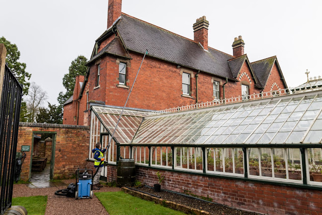 Reviews of Wet Windows - Window Cleaning & Gutter Clearing in Telford - House cleaning service