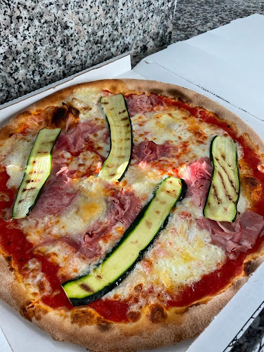 Pizzeria Giulia & Maya in Villa Cortese, Città Metropolitana di Milanoo