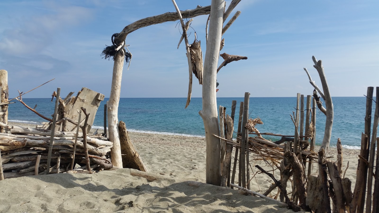 Fotografie cu Baghera beach amplasat într-o zonă naturală