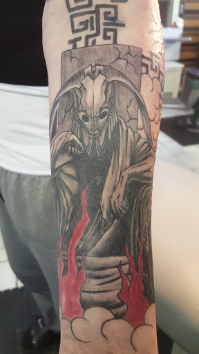 Tattoo Shop «Tattoo Club», reviews and photos, 1021 S Erie Blvd, Hamilton, OH 45011, USA