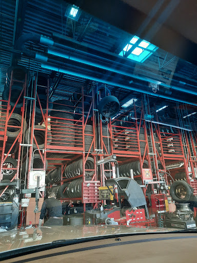 Tire Shop «Discount Tire Store - Eagan, MN», reviews and photos, 3575 Pilot Knob Rd, Eagan, MN 55122, USA