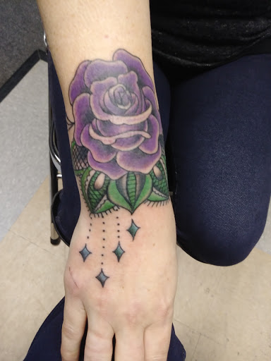 Tattoo Shop «Hula Moon Tattoo Studio», reviews and photos, 473 N Pace Blvd, Pensacola, FL 32505, USA