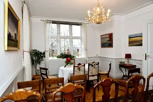 Café Lindauhof - Landarzthaus image