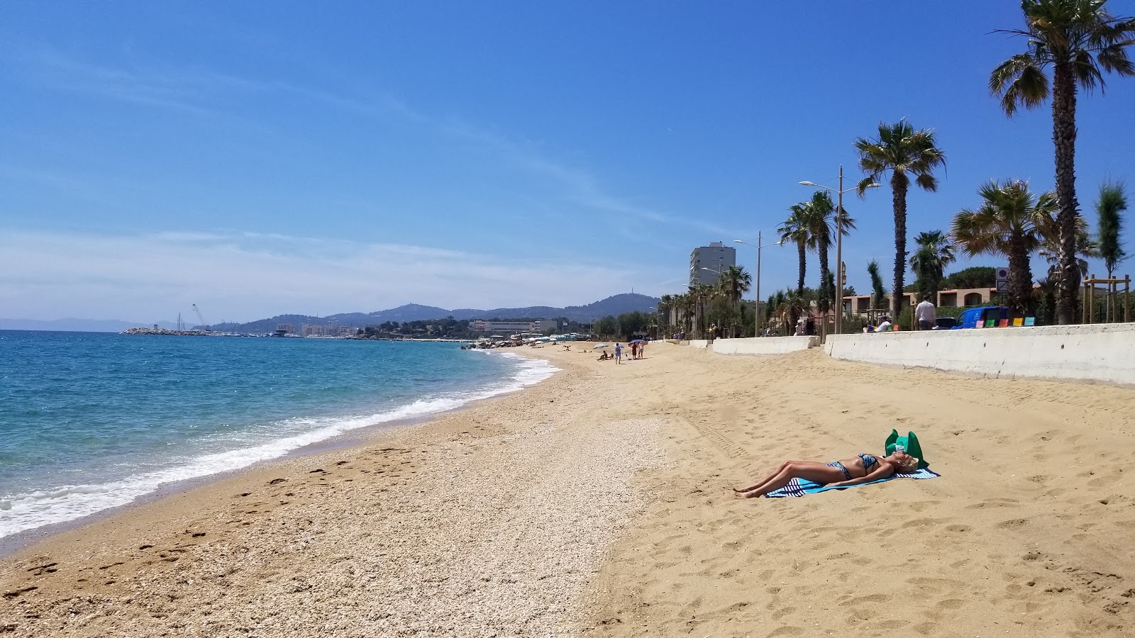 Φωτογραφία του Παραλία Λαβαντού με φωτεινή άμμος επιφάνεια