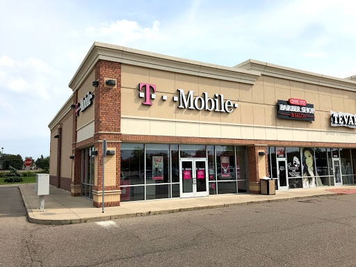 Cell Phone Store «T-Mobile», reviews and photos, 2474 Metro Pkwy, Sterling Heights, MI 48310, USA