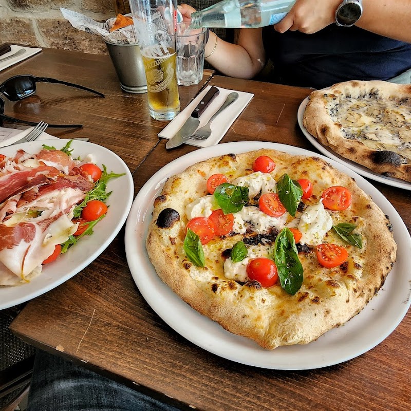 Enza & Famiglia pizzeria