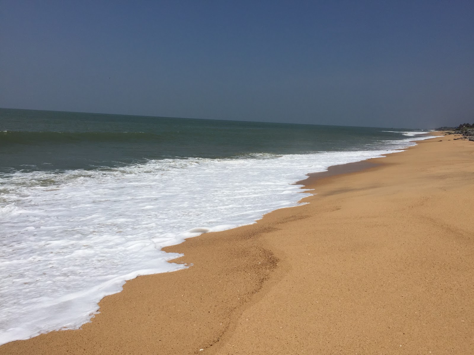 Gangoli Beach的照片 带有碧绿色水表面