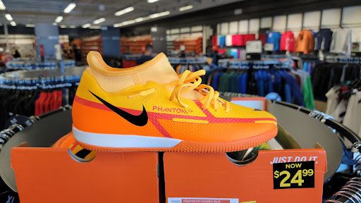 Clothing Store «Nike Clearance Store», reviews and photos, 5209 International Dr, Orlando, FL 32819, USA