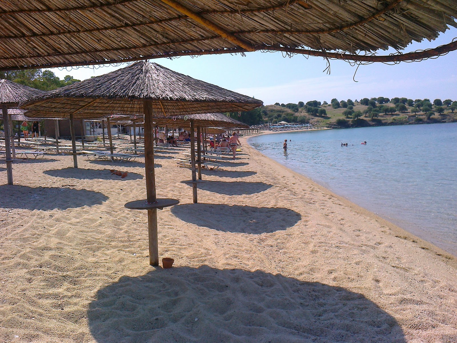 Foto di Kohi beach con spiaggia spaziosa