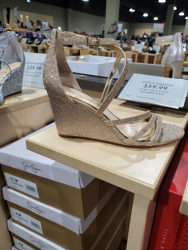 Shoe Store «DSW Designer Shoe Warehouse», reviews and photos, 202 Orland Park Pl, Orland Park, IL 60462, USA