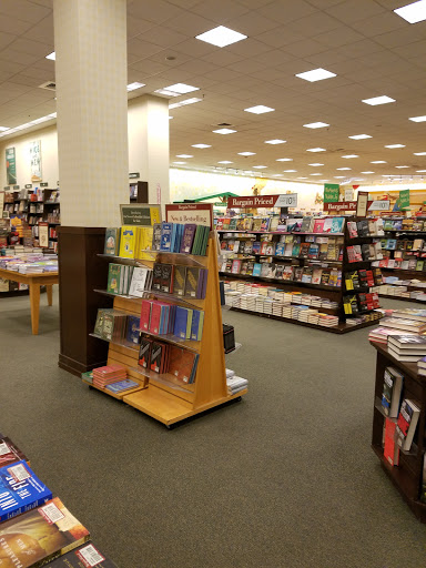 Book Store «Barnes & Noble Booksellers South Corona», reviews and photos, 2470 Tuscany St #101, Corona, CA 92881, USA