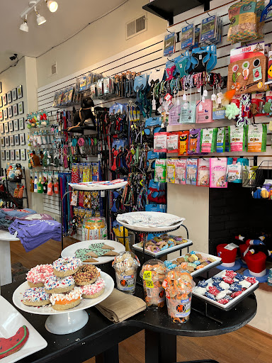 Pet Supply Store «The Dog Park», reviews and photos, 705 King St, Alexandria, VA 22314, USA