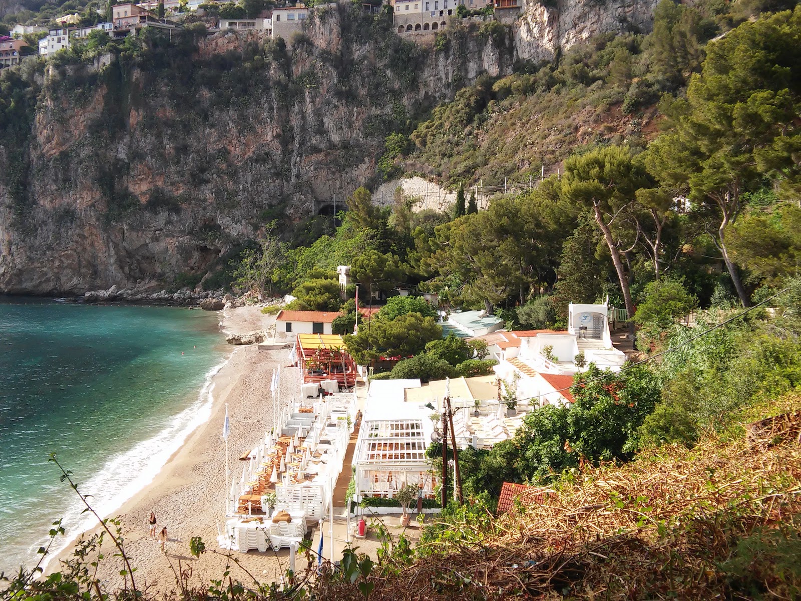 Photo of Mala Beach backed by cliffs